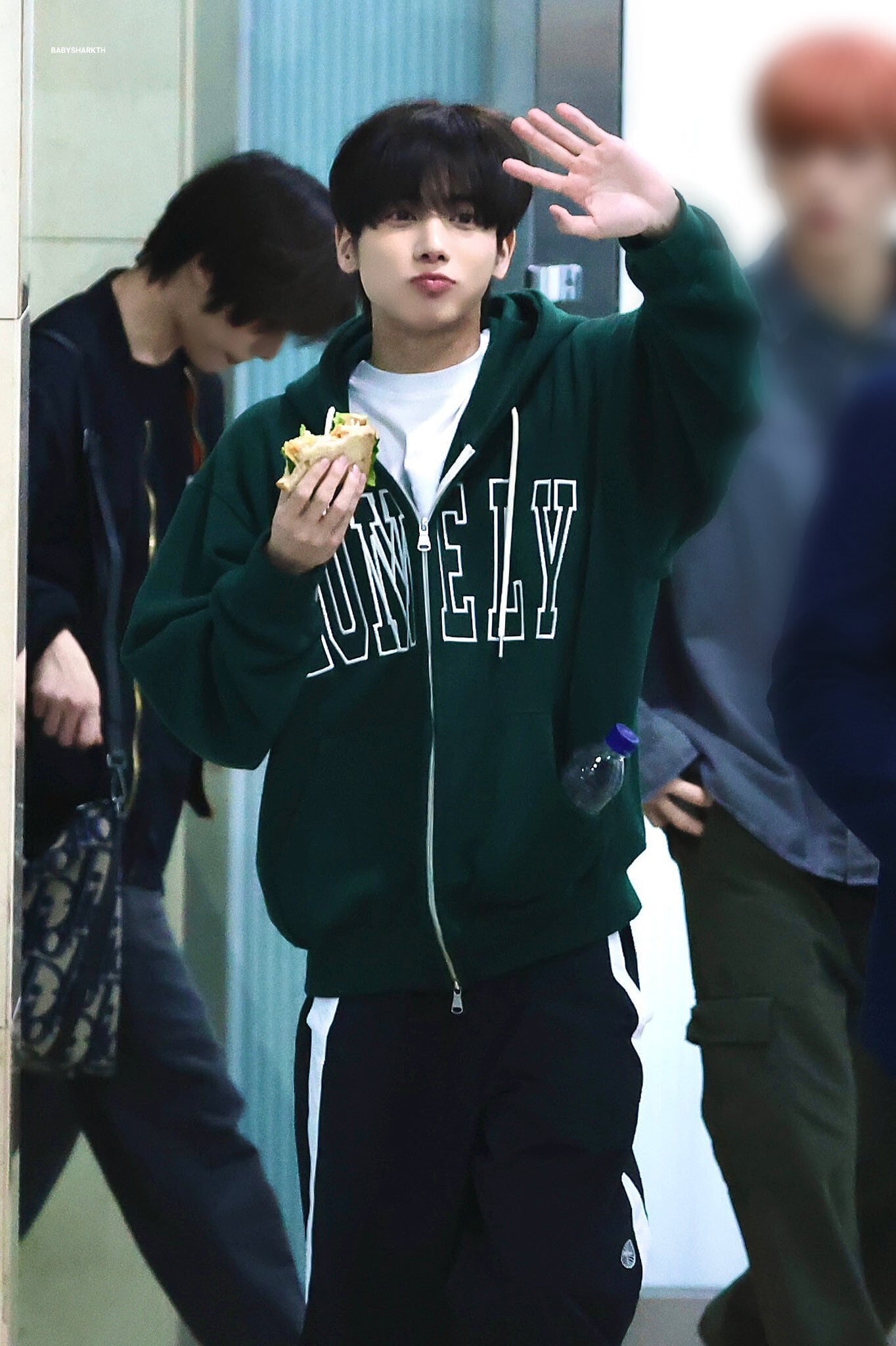 M/L少量再入庫！☆LE SSERAFIM チェウォン / TXT テヒョン 着用