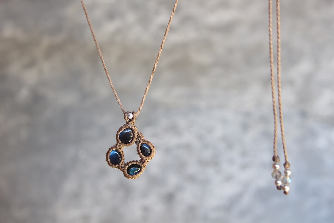 Labradorite mix micromacrame circulation  pendant