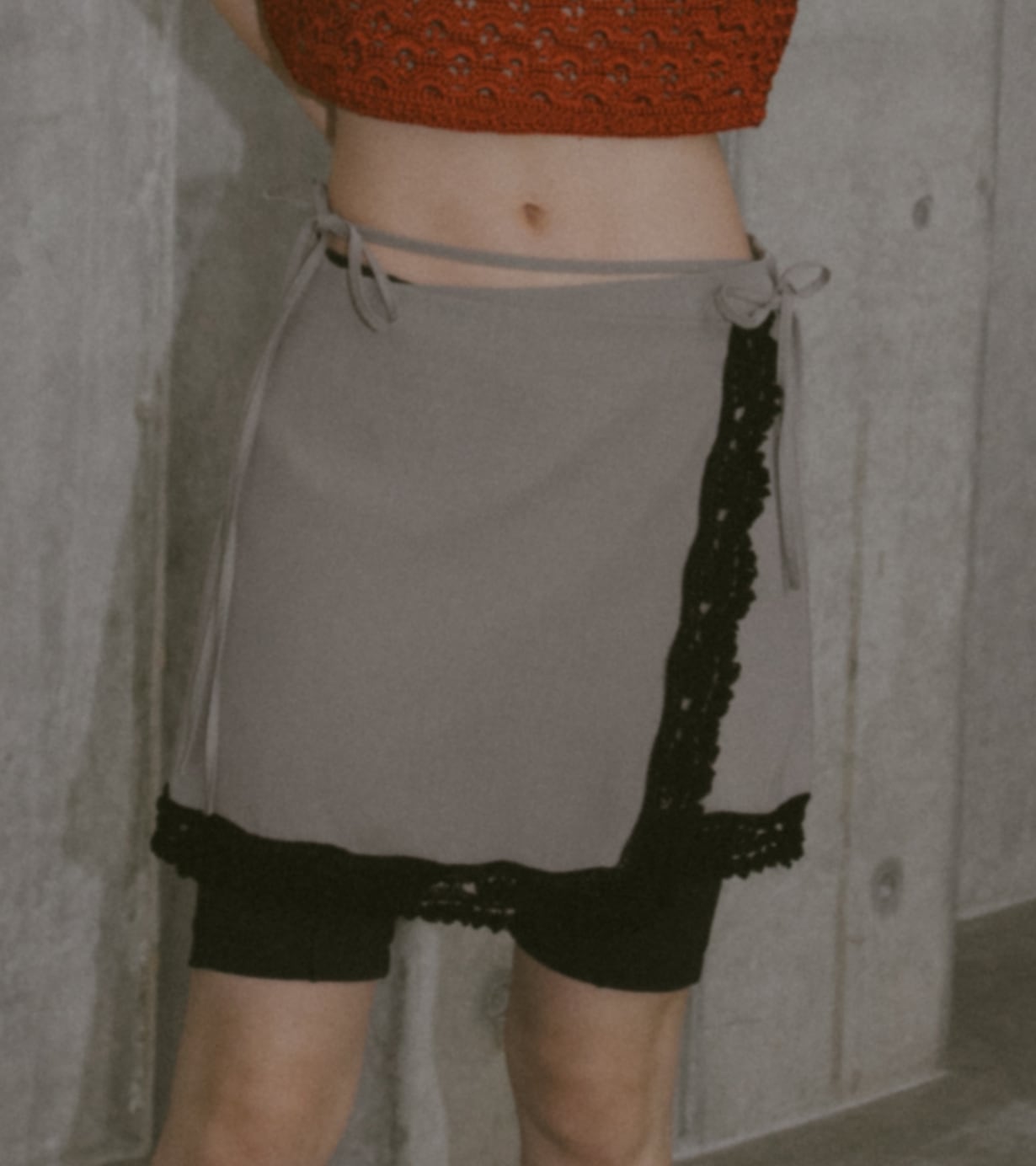 Crochet edging wrap skirt・C/♯khaki gray × black