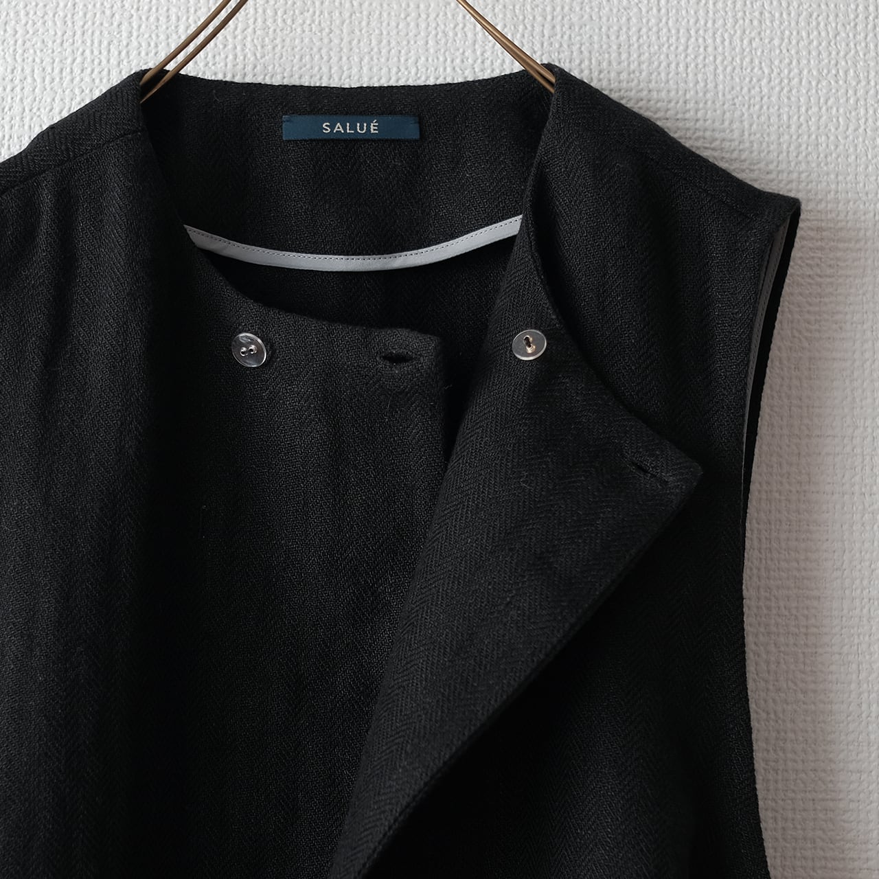 high-waisted gilet／herringbone linen 〈black〉 | SALUÉ