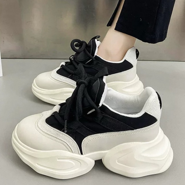 【送料無料】 スニーカー 2色 靴 シューズ ゴツゴツ 厚底 タンクソール アーモンドトゥ 編み上げ レースアップ 靴ひも バイカラー 可愛い 大人可愛い きれいめ シンプル カジュアル シック コンサバ 華やか 大人 おしゃれ 主役級 こなれ感 高見え 高級感 無地 春 秋 レディース 女性用 30代 40代 デート お出かけ 女子会 お呼ばれ 休日 お茶会 授業参観 垢抜け デイリーユース 普段使い ファッション コーデ スタイル 楽ちん 歩きやすい 美脚 脚長 定番 ホワイト ブラック