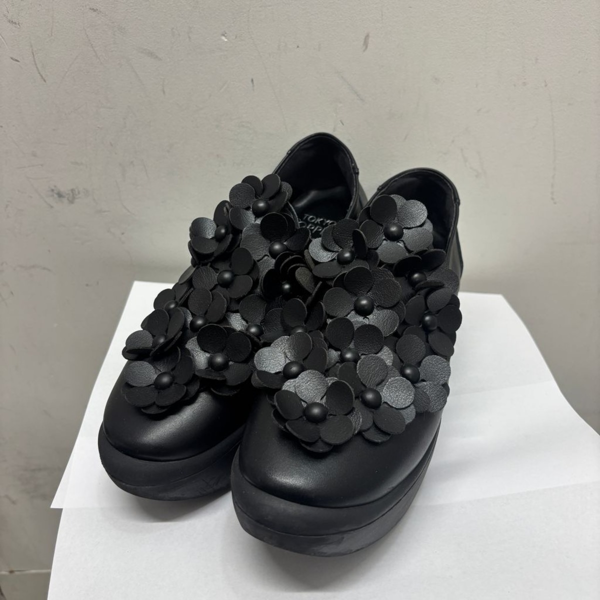 TOKYO BOPPER トウキョウボッパー FLORAL SLIP-ON シューズ ブラック 