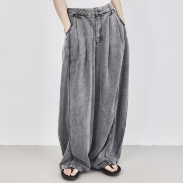 Vintage like tuck wide pants 2 colors　V2403