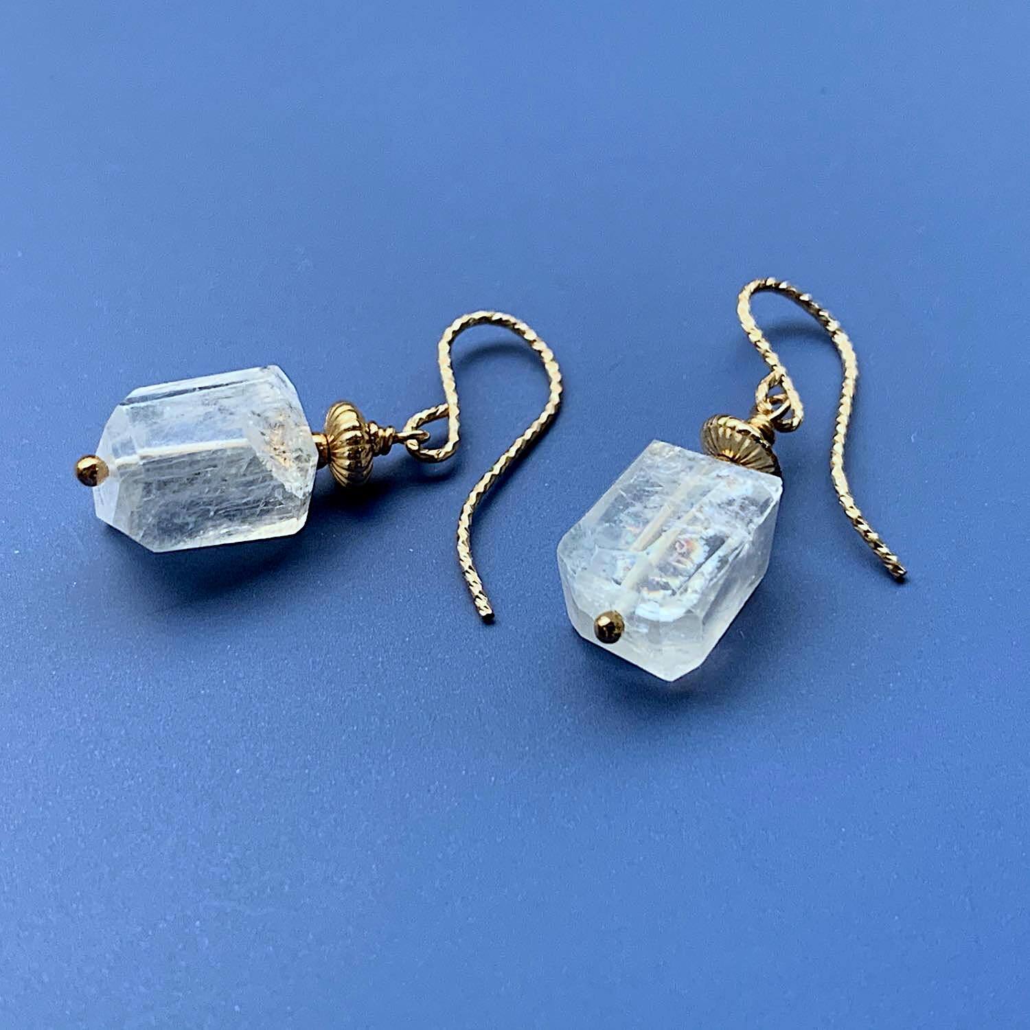 Chii レインボームーンストーンの香水瓶風ピアス（K14GF使用