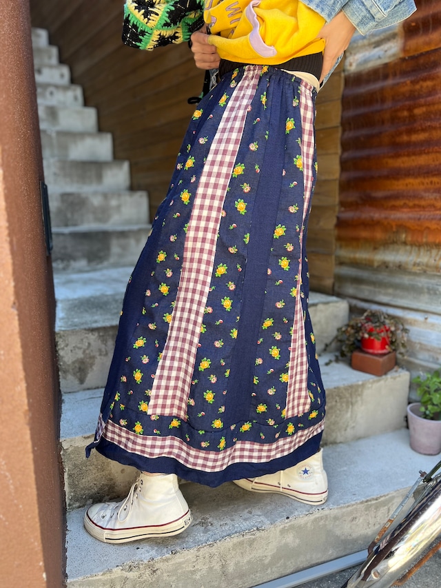 70s handmade navy floral × gingham cotton skirt ( ヴィンテージ ハンドメイド ギンガムチェック × 花柄 スカート )