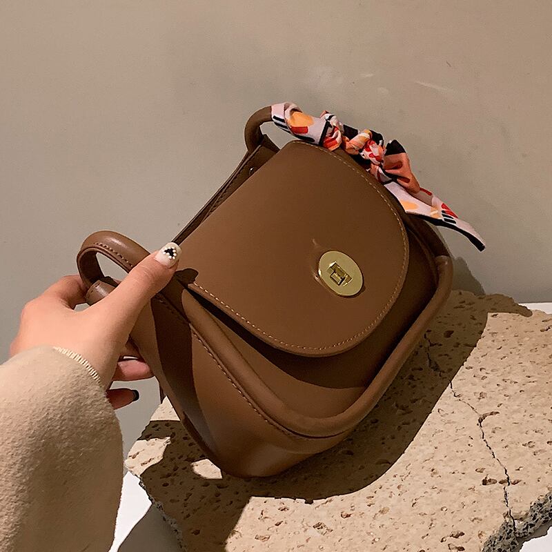 オータムウィンター レッド 秋物 冬物 スクウェア メッセンジャーバッグ 手作りハンドバック90890598403