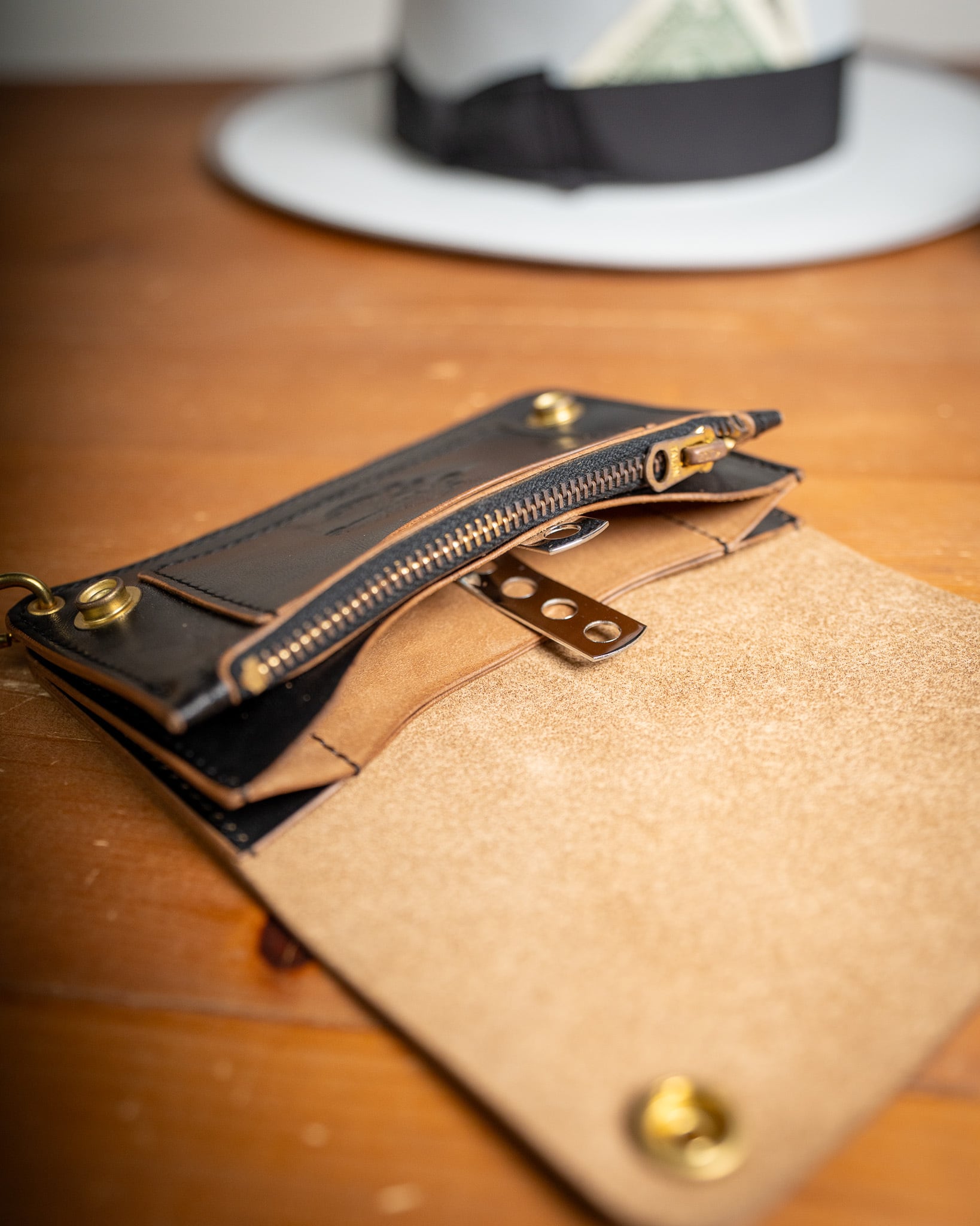 Additive and Line】Middle Tracker Wallet MTW-004 Maryam Horse Butt