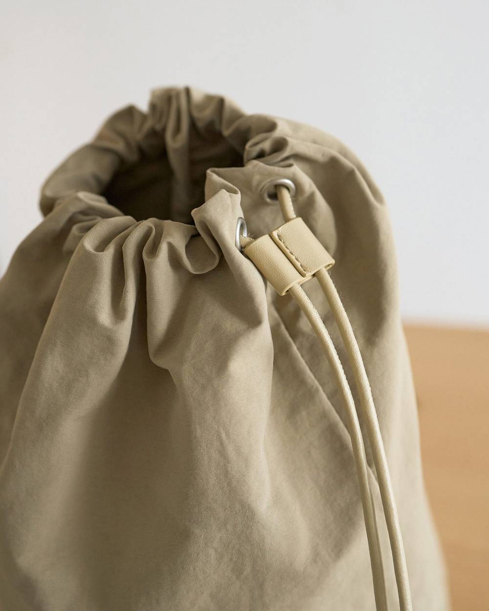 anuke(アンヌーク) Nylon Knapsack | サウスオレンジ｜メンズ