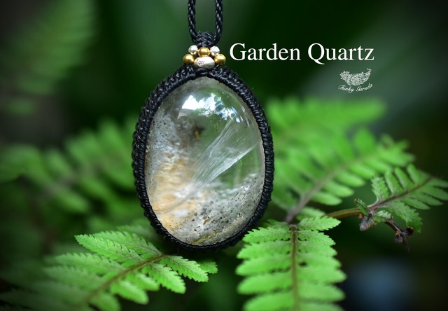 雪の煙★レア中粒★ガーデンクォーツ マクラメペンダント582