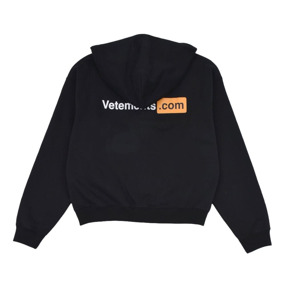 VETEMENTS】〈women's〉VETEMENTS.COM FITTED ZIP-UP HOODIE | AYIN VETEMENTS】〈women's〉VETEMENTS.COM FITTED ZIP-UP HOODIE | AYIN