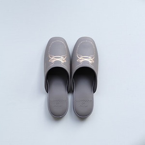 CLOAKROOMS of .Fuller PANTOUFLE （クロークルームス フラー パントゥフル） スリッパ 【Moccasin：モカシン】 GREIGE/GOLD
