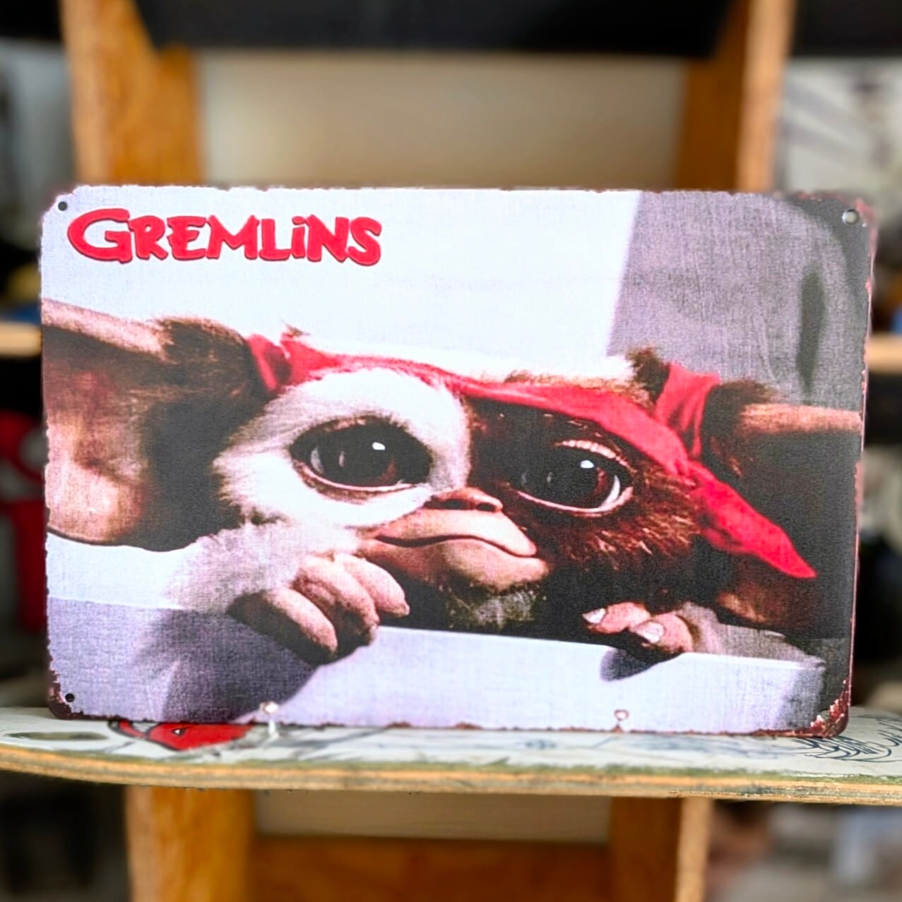 送料無料！ちょうどいいブリキ看板【 Gremlins （ グレムリン ）】ギズモ  METAL SIGN / メタルサイン / ブリキ看板 / サインボード / ビンテージ加工 〚アメリカン雑貨 アメトイ〛