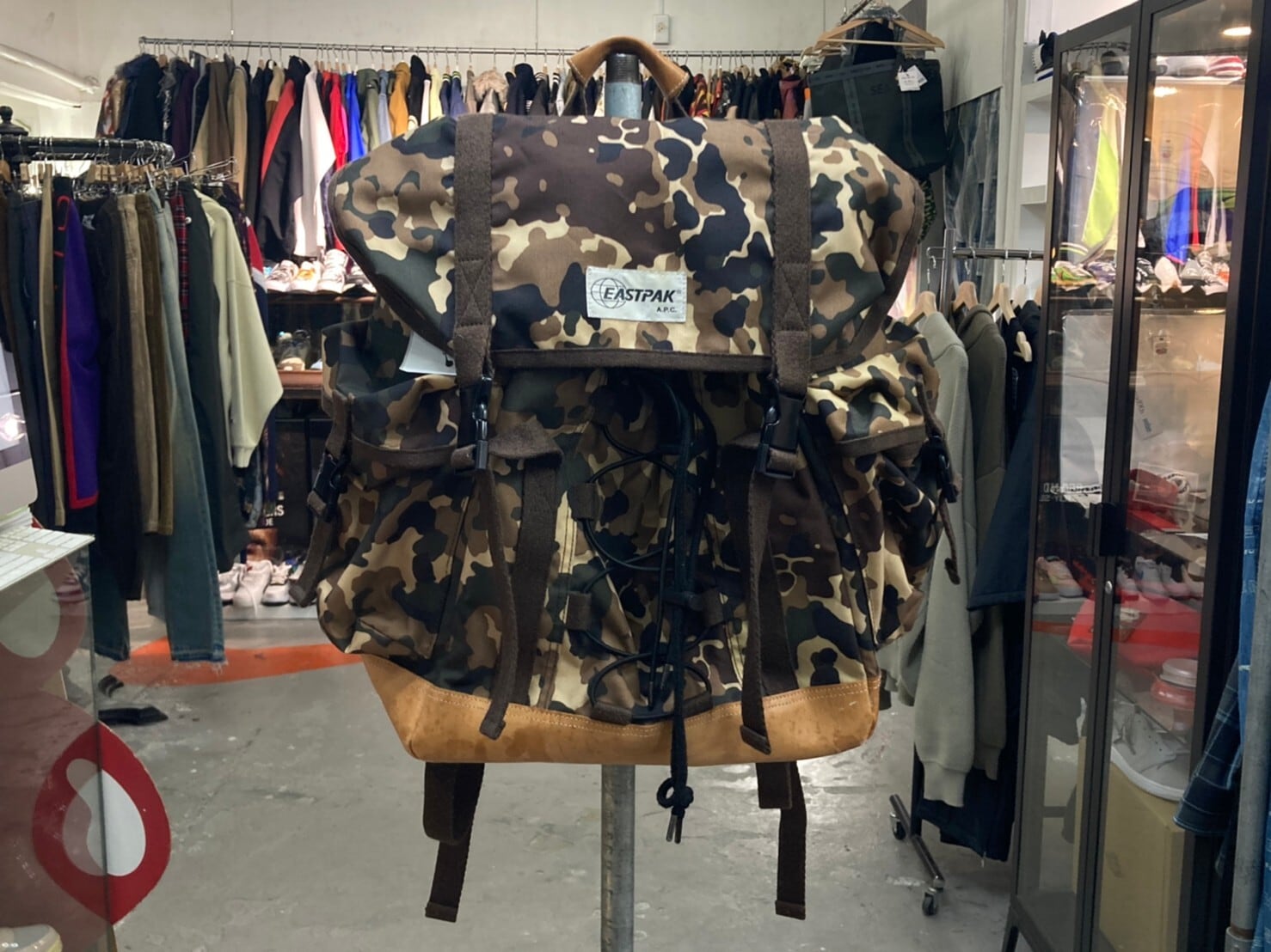 zak Ondenkbaar Koreaans APC × EASTPAK BACKPACK CAMO 90794 | BRAND BUYERS OSAKA