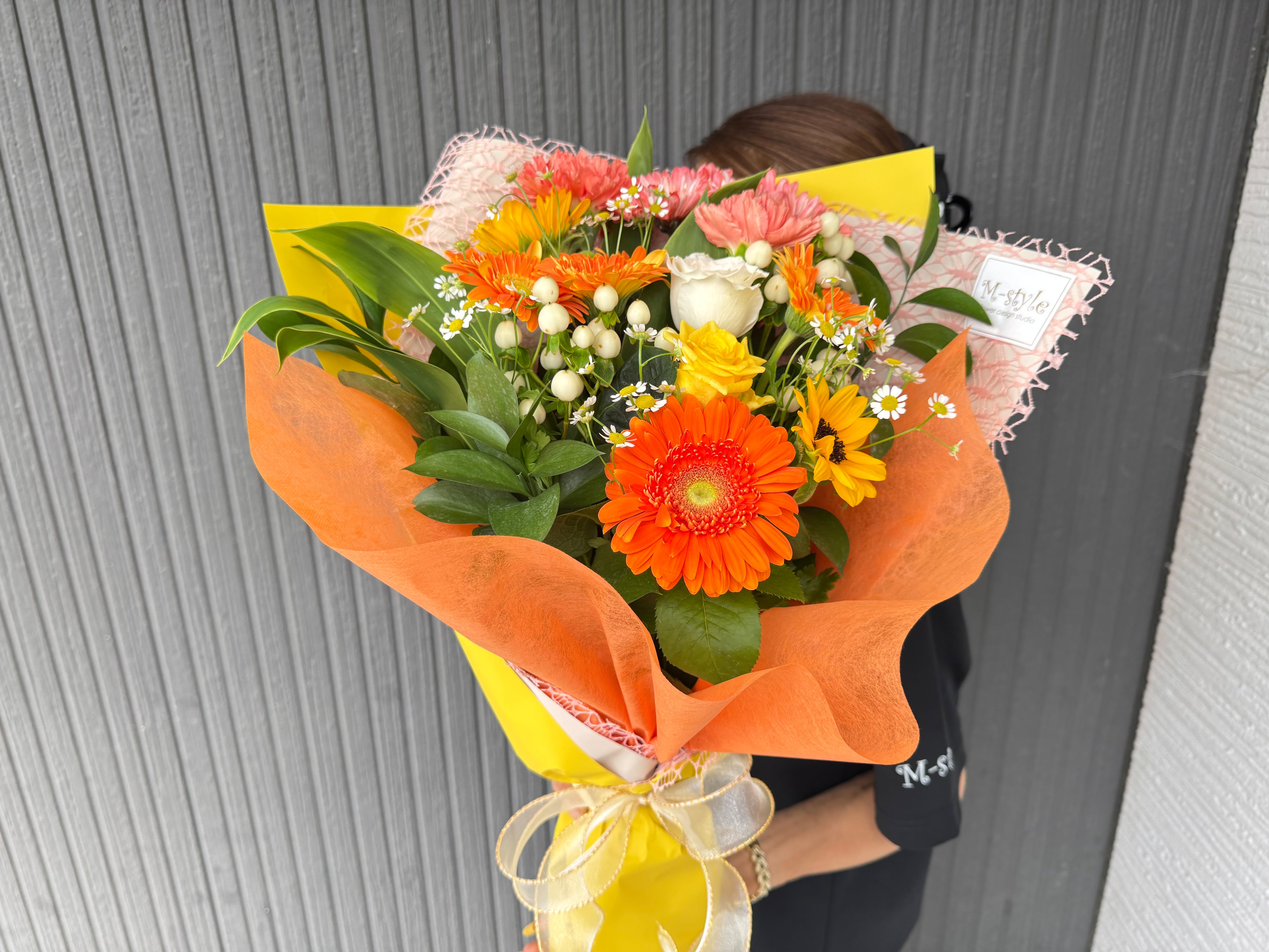 【地方発送・市内配達用】元気を届けるイエローオレンジの花束