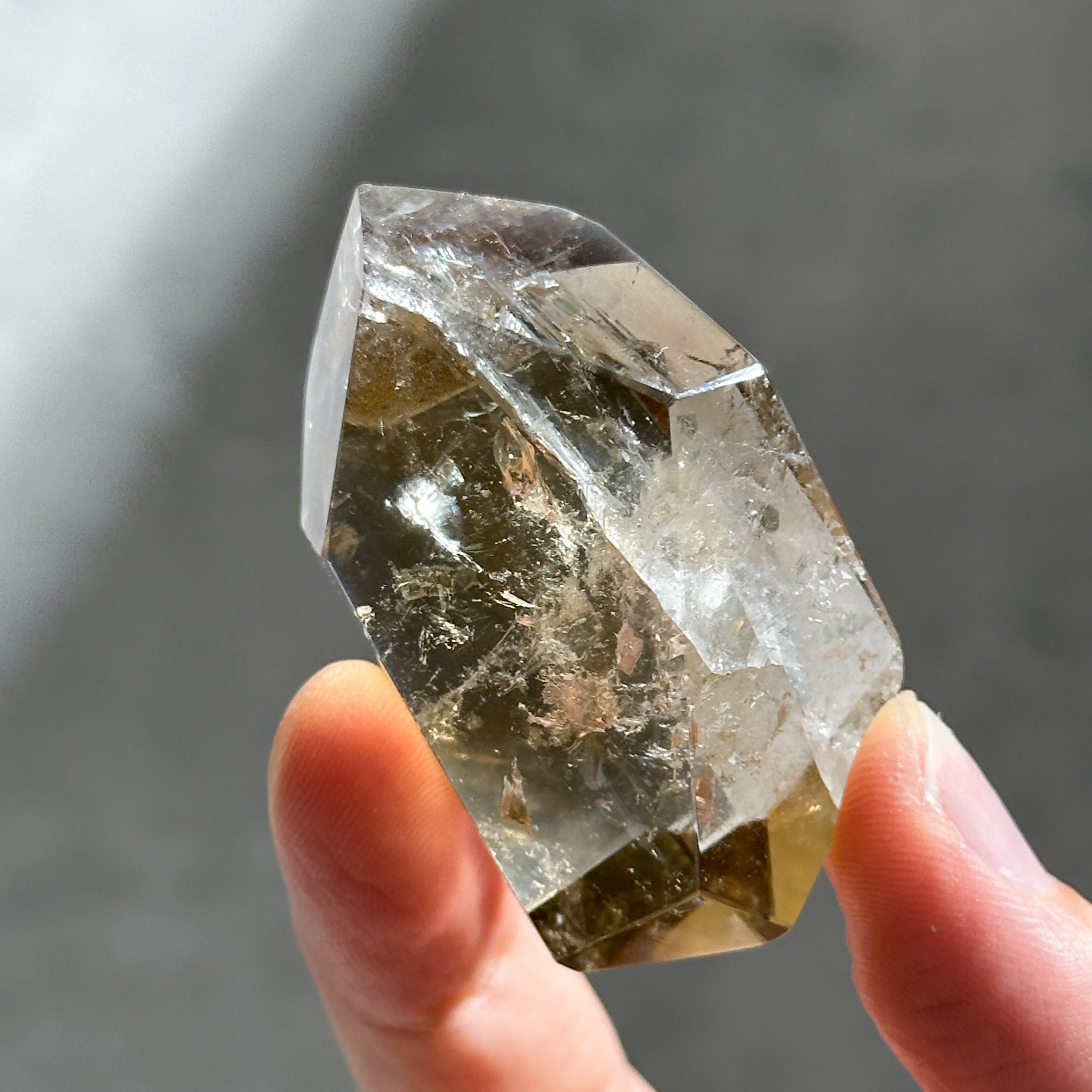ファントム・虹◎シトリン（黄水晶） フリーフォーム39◇ Citrine