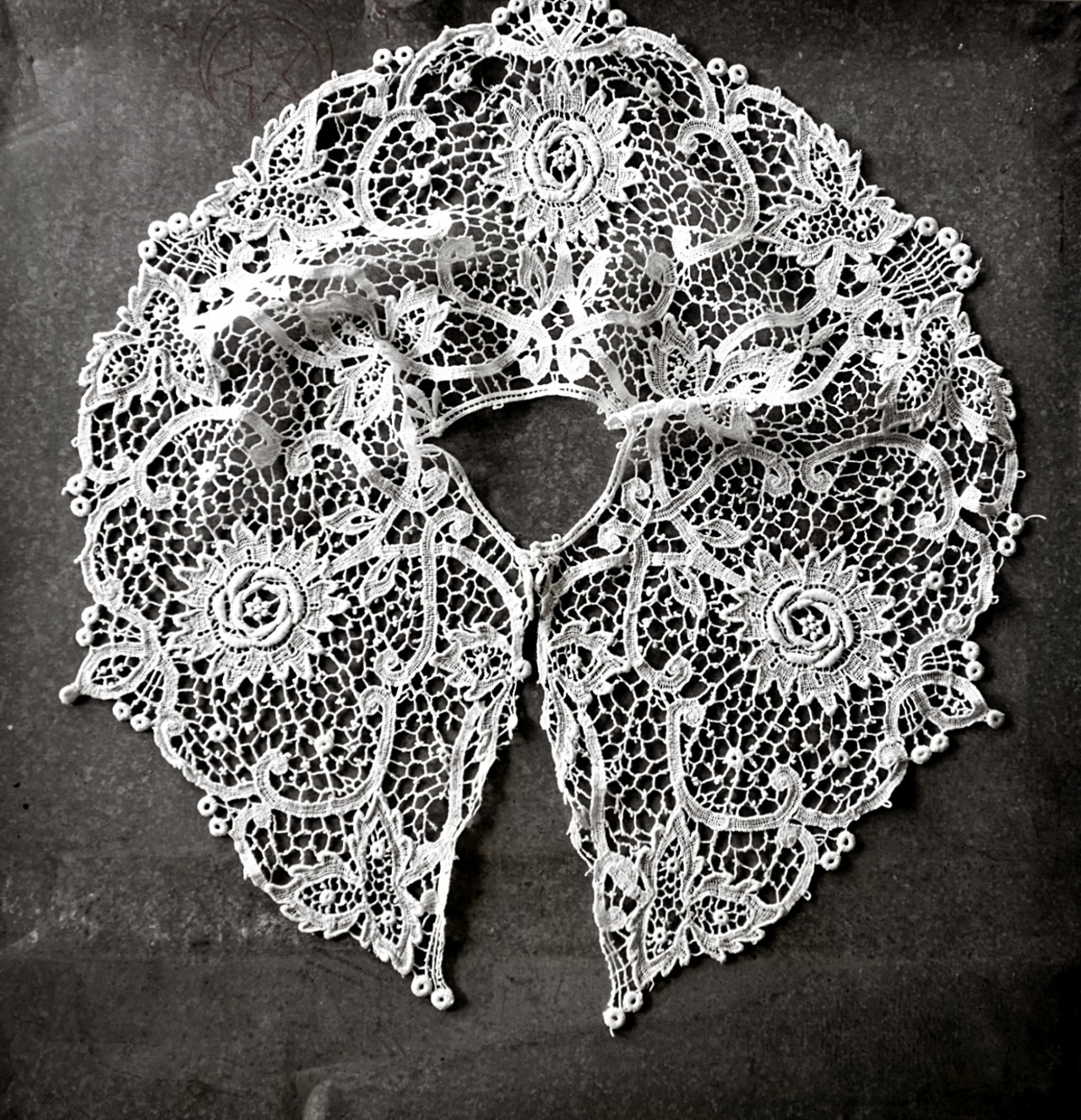 フランス 1900s ３人の時計草と大きなレースのつけ襟 カラー  アンティーク