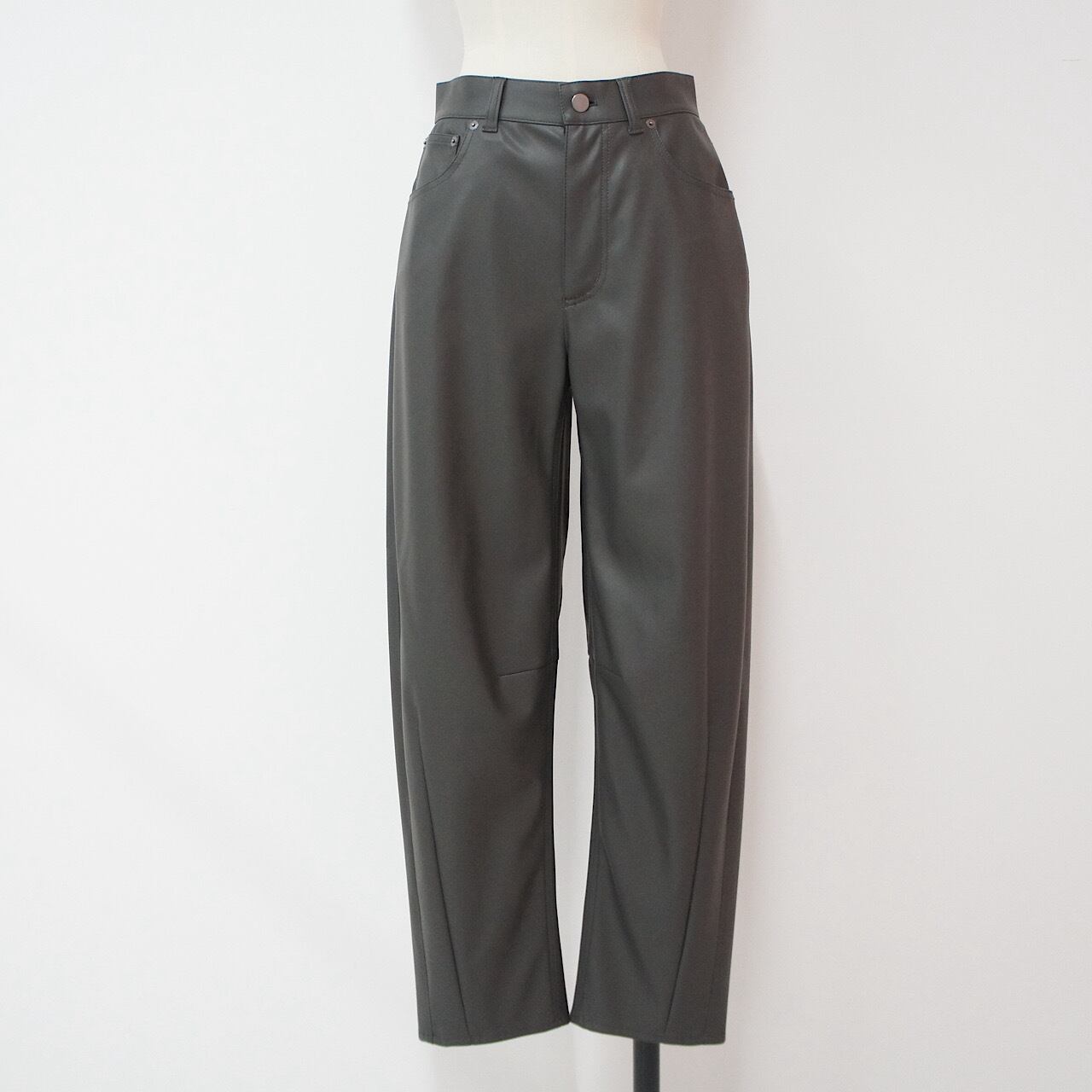 supplier レザーラインパンツ ダークグレー フェイクレザーパンツ(グレー) | LINKABLE