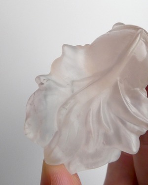 White Fluorite ホワイトフローライト ⭓ 金魚 ⭔ CARVING