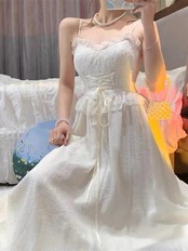 【0004】Ruffle Lace-Up Princess Short Sleeve Dress