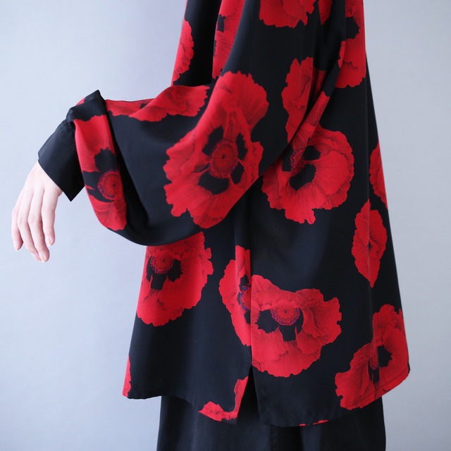 "black×red" flower art pattern open collar shirt