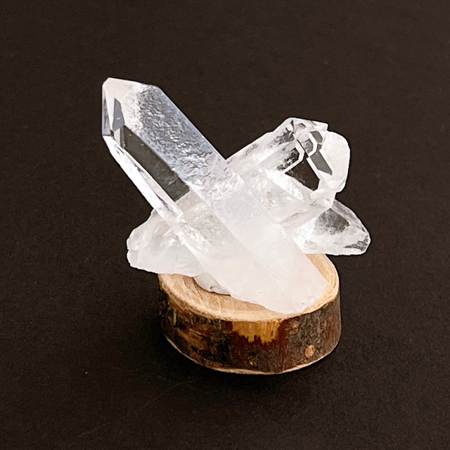 ブラジル産水晶クラスター・C・17g（木の台座付き）