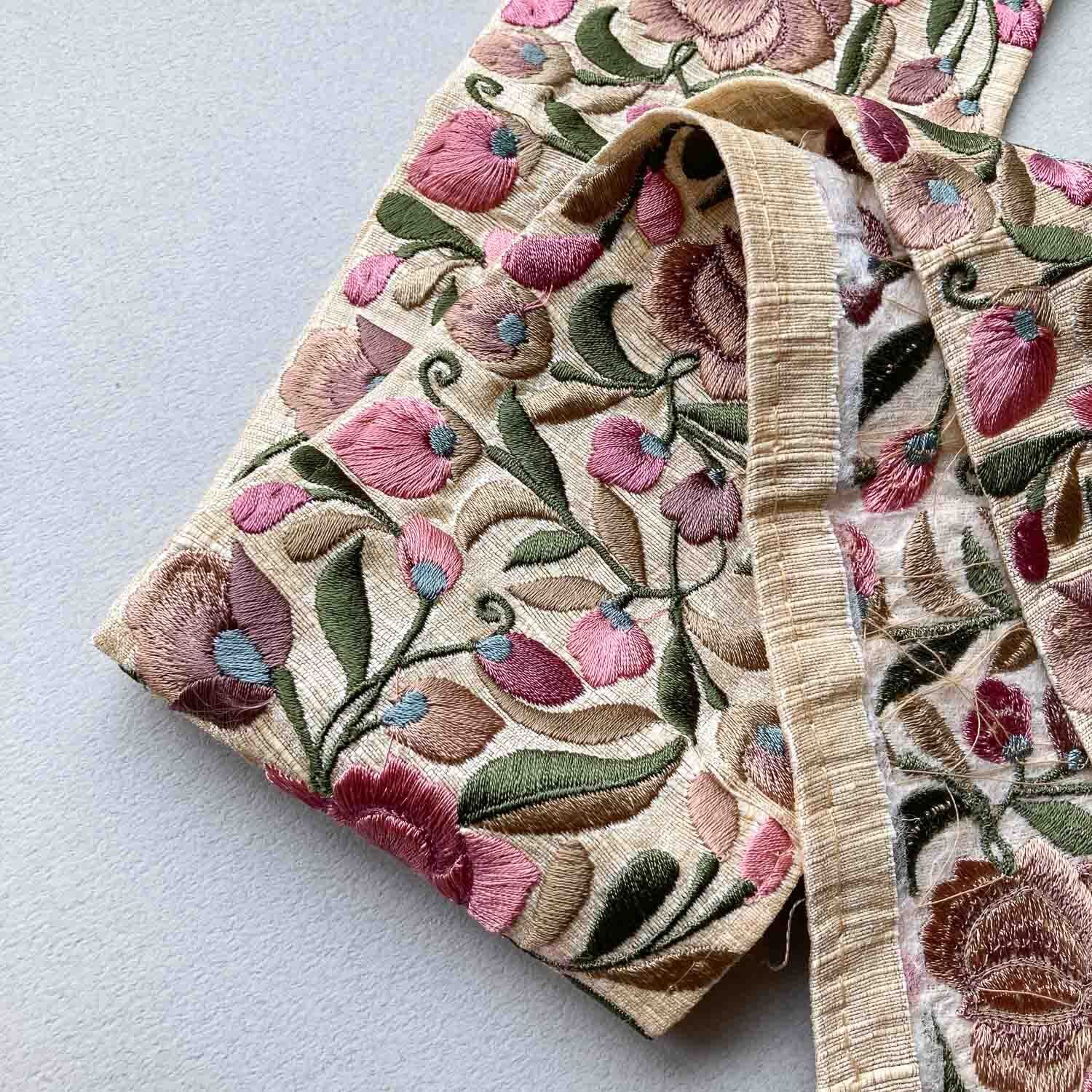 最終入荷〉ピンクとベージュのお花太幅インド刺繍リボン（1mカット