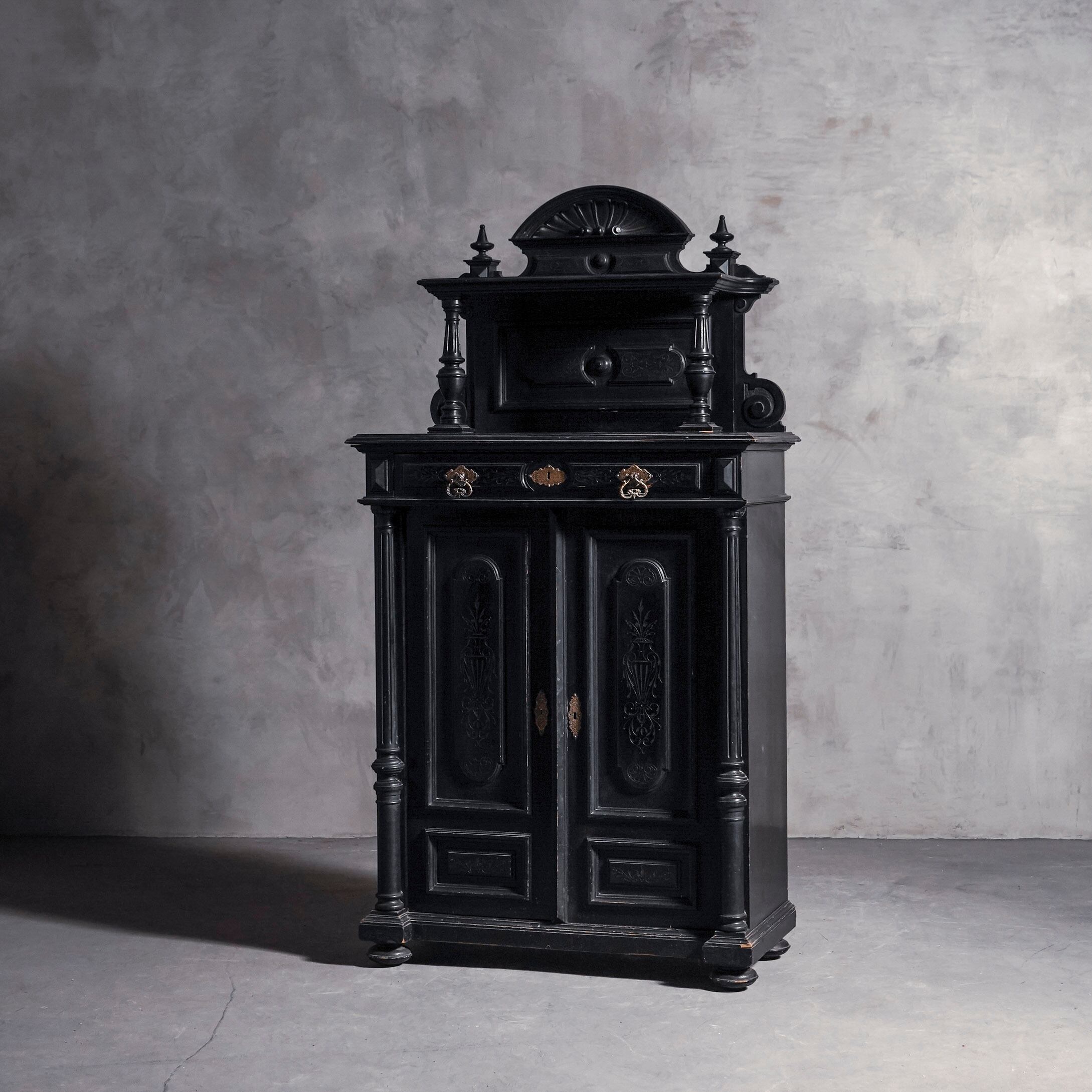 ナポレオン3世/サイドボード/ブラックペイント/収納/ディスプレイ/店舗什器/空間装飾/ダークカラー
