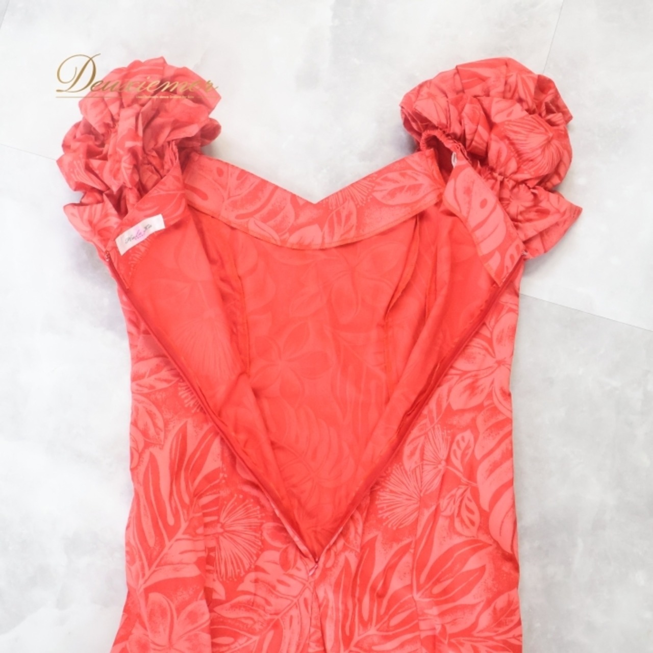 フラダンス 衣装 ワンピース ドレス レッド系 Hula Ku 日本製 モンステラ柄 プルメリア柄 ハワイアンプリント アロハ レッスン 練習 フラ ダンス フリル袖 華やか 鮮やか かわいい おしゃれ 上品 大人っぽい フラダンス衣装 ハワイアン ドレス フリル 袖あり エレガント パーティー 女性用 夏 トロピカル カジュアル 柄物