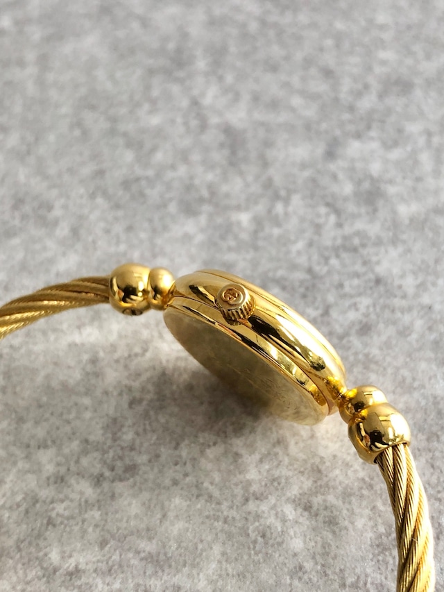 GUCCI グッチ 腕時計 ゴールド ラウンド ステンレススチール クウォーツ バングルウォッチ vintage ヴィンテージ オールド bzmjuk