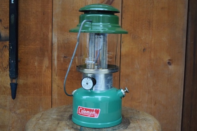 USED Works! Vintage Coleman 335 Lantern made in Canada 1975/2 -01135