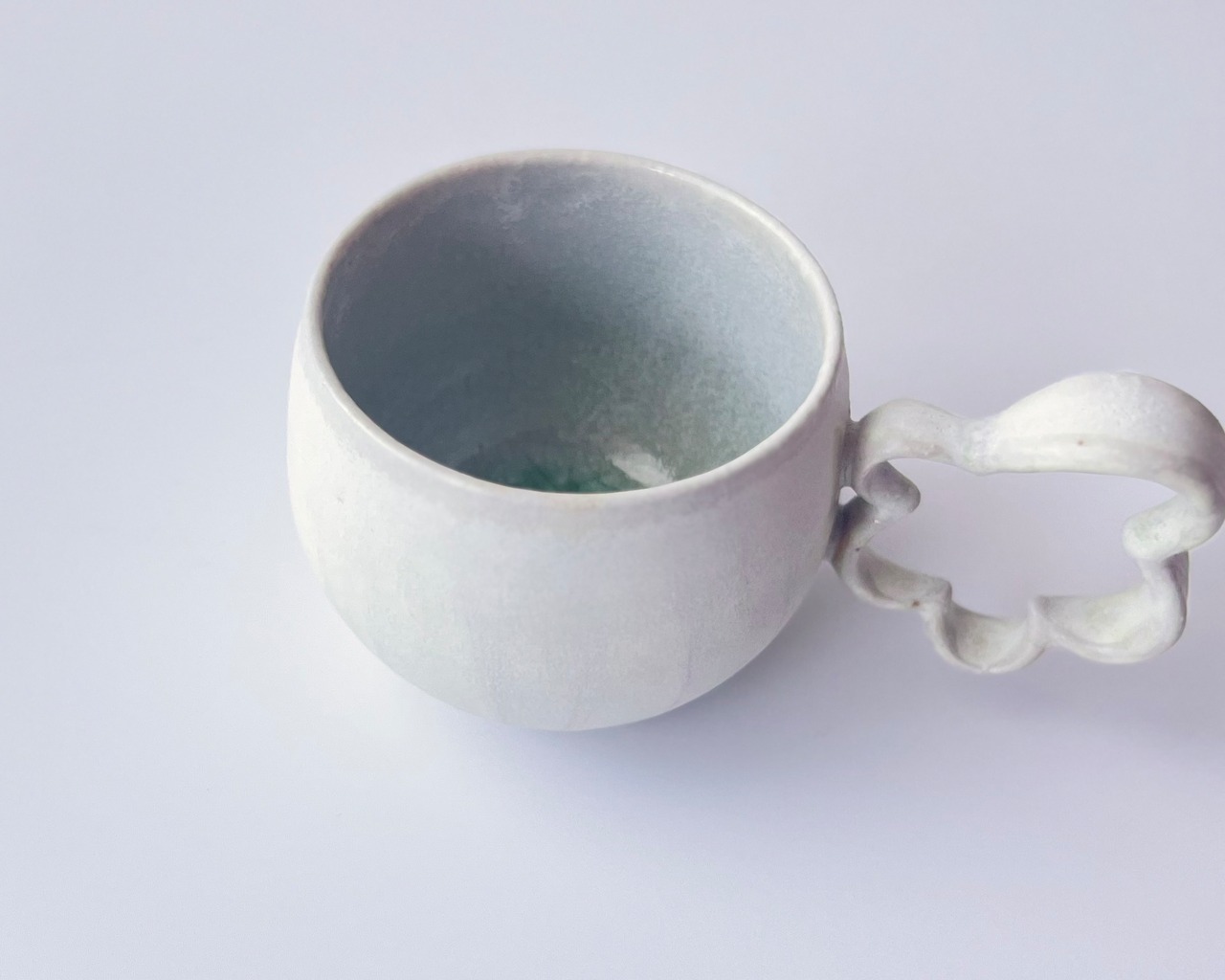 マグカップ 底ブルー① / 小坂 梨絵 画像2