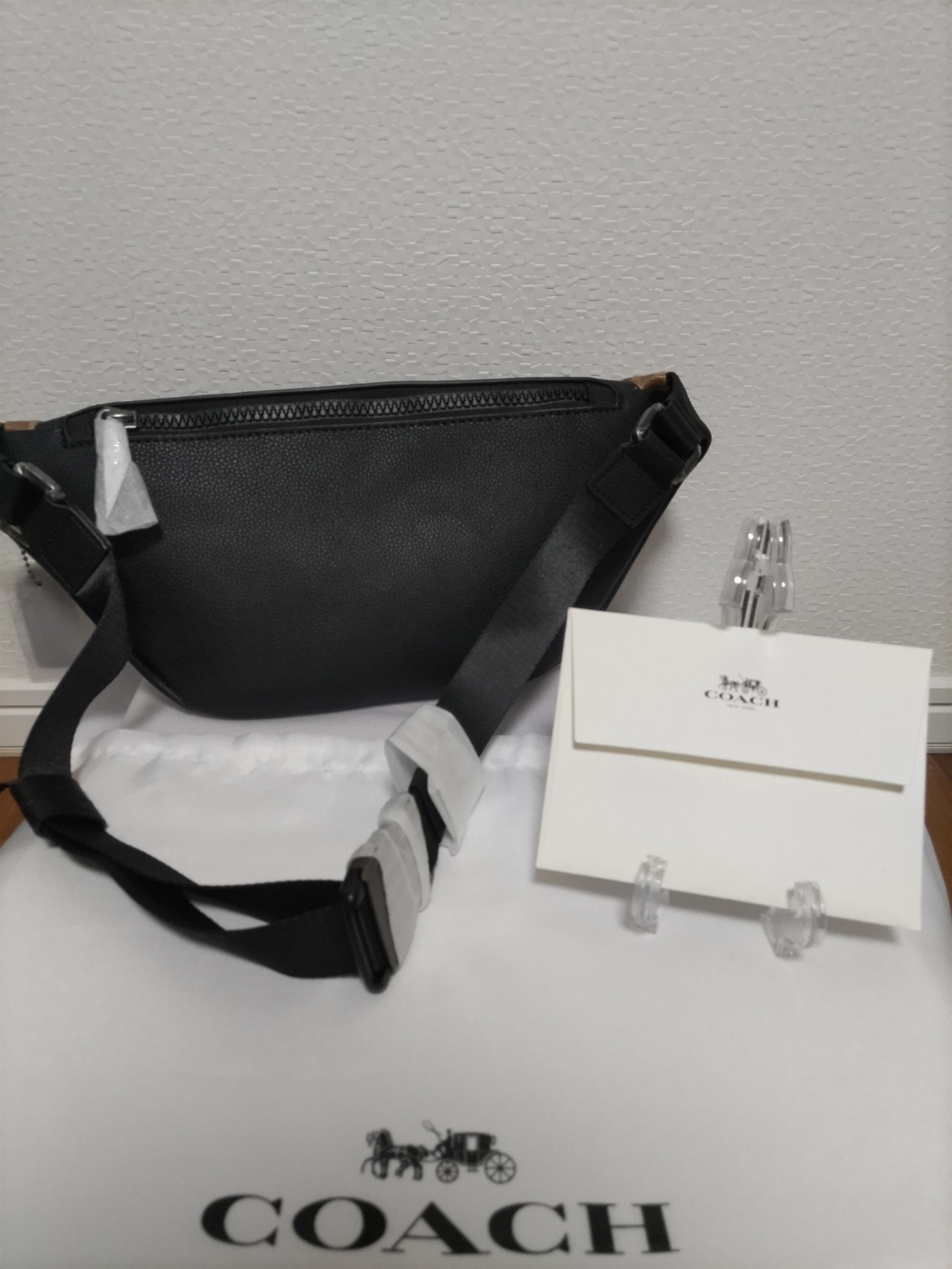 COACH ❤️新品 ピーナッツ コラボ スヌーピー ワッペン ボディバッグ