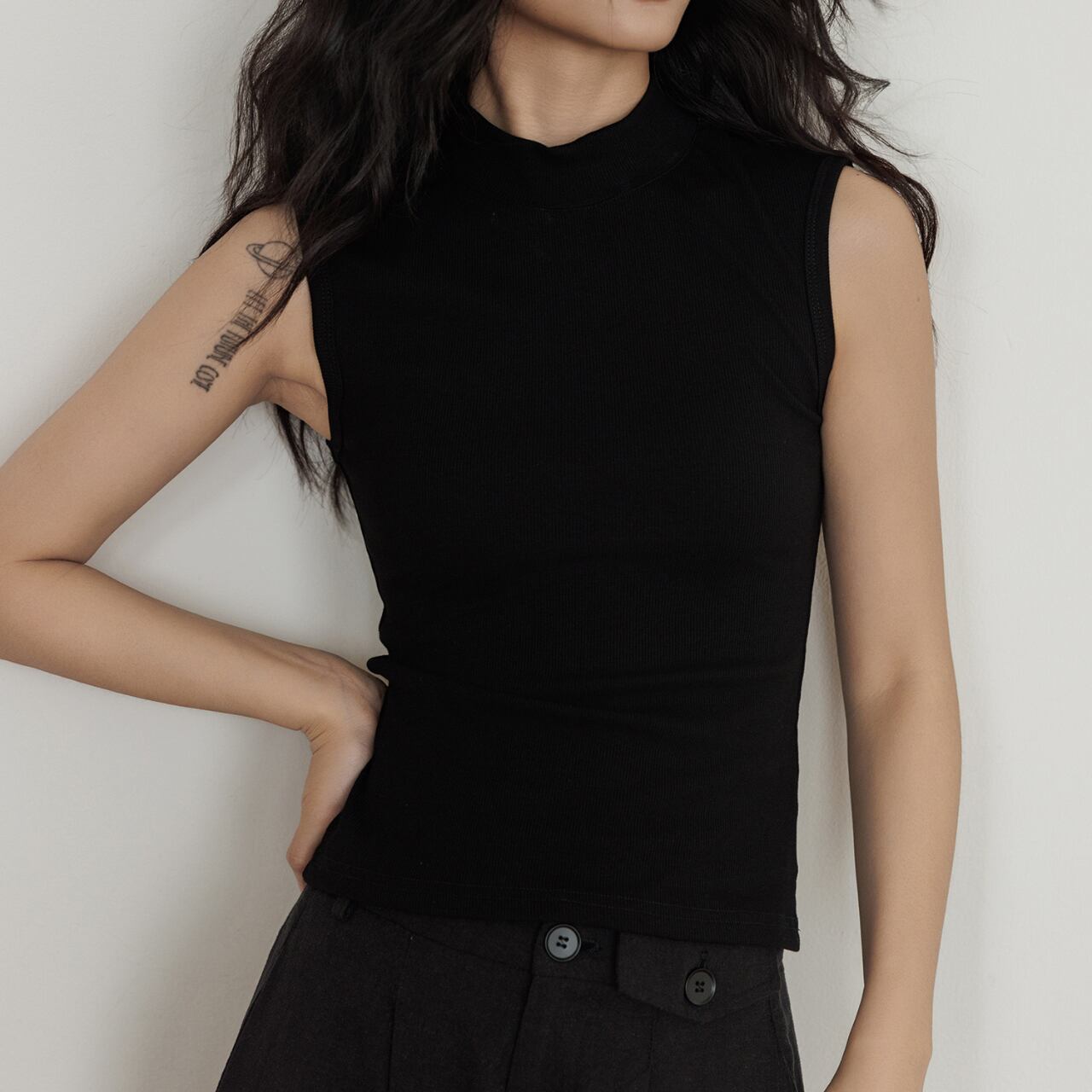 high-neck sleeveless knit top L0330