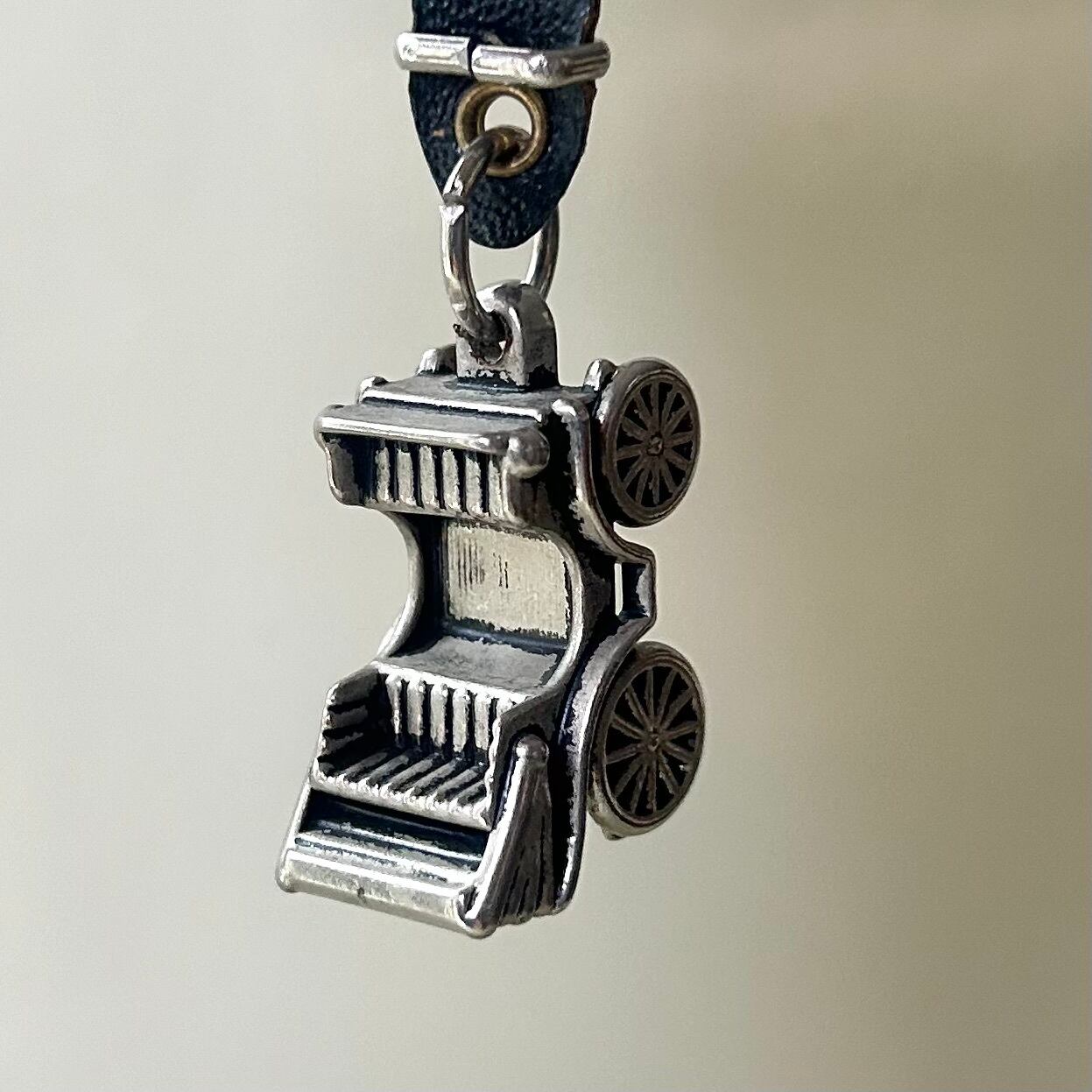 60s　フレンチキーホルダー　ブルボン　AC　植物　しずく型　雫型 60s フレンチキーホルダー ブルボン AC 植物 しずく型 雫型 60s