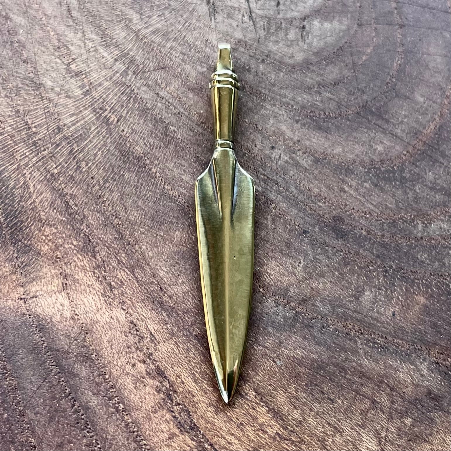 ヴァイキング オーディンの槍 グングニル ペンダント［真鍮］鹿革紐付