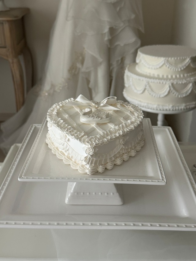 Swan Cake Lサイズ(9月30日まで期間限定販売)