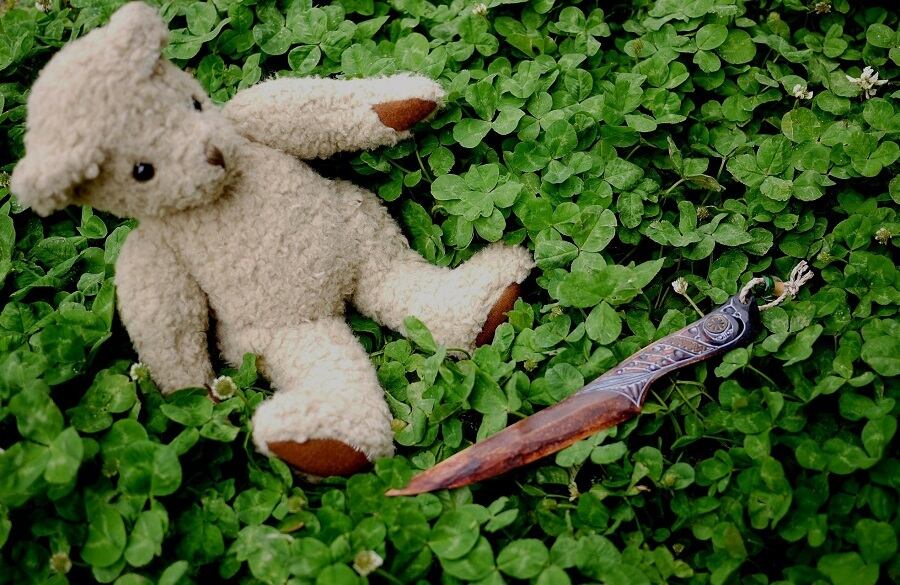 アイヌ 一刀木彫 ペーパーナイフ 北海道郷土民芸 ガラス玉付き | こり