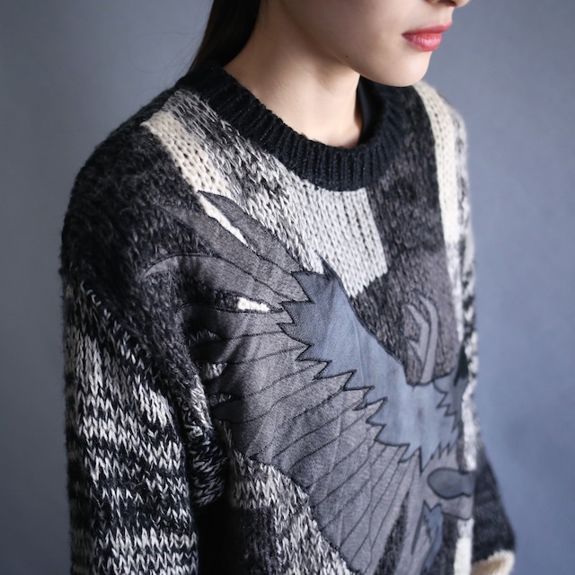 "leather×eagle" patchwork switching color knit pattern loose sweater