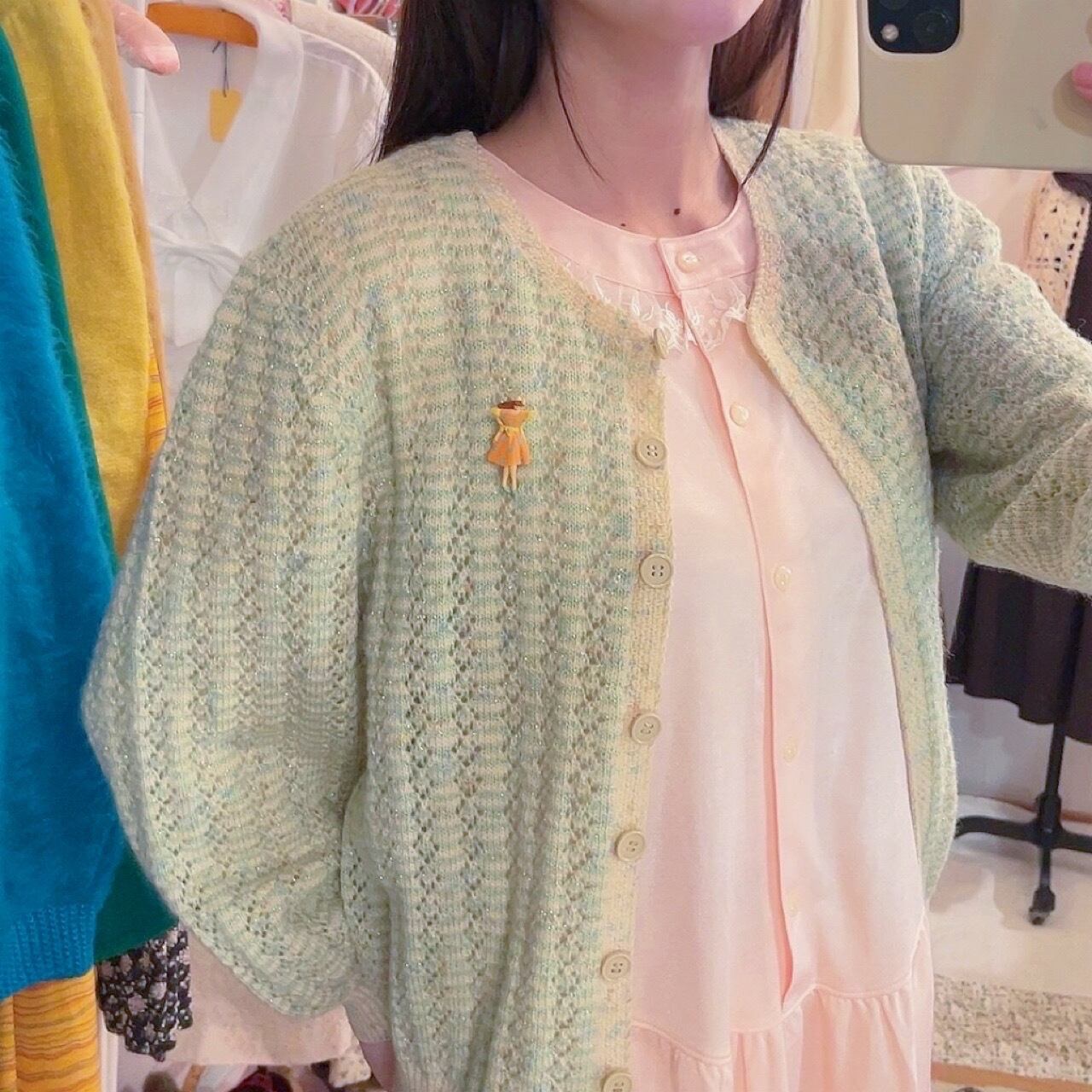 dot one-piece girl brooch