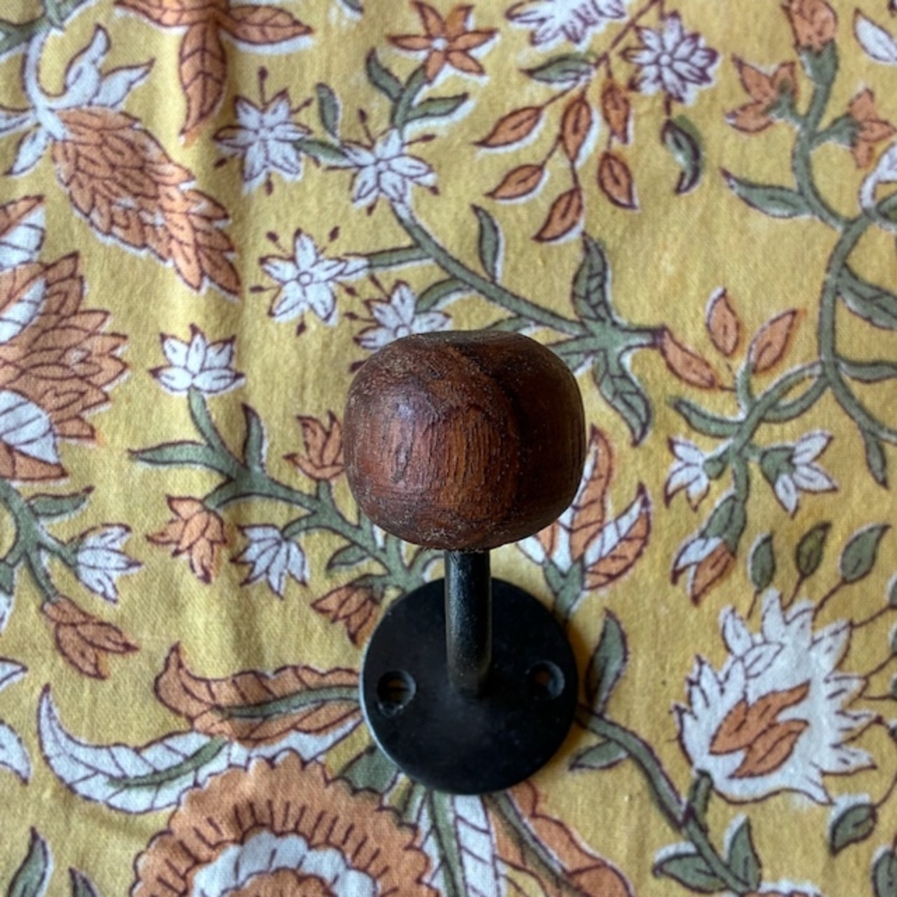 India Wood ball hook　インド　ウッドボール＆ロートアイアンフック　　DIY　収納　ハンギング　鉄物　壁掛け　ポールフック　ウォールフック