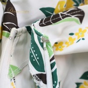 フラダンス 衣装 ワンピース ドレス ホワイト系 MAKANANI モンステラ柄 ハワイアンプリント アロハ フラ ダンス レッスン 練習 フリル 半袖 華やか 鮮やか かわいい おしゃれ グリーン系 イエロー系 ブラウン系 白 緑 黄緑 黄 茶 フラダンス衣装 ハワイアンワンピース カラフル 練習着 女性用 かわいいデザイン リゾート カジュアル 軽量