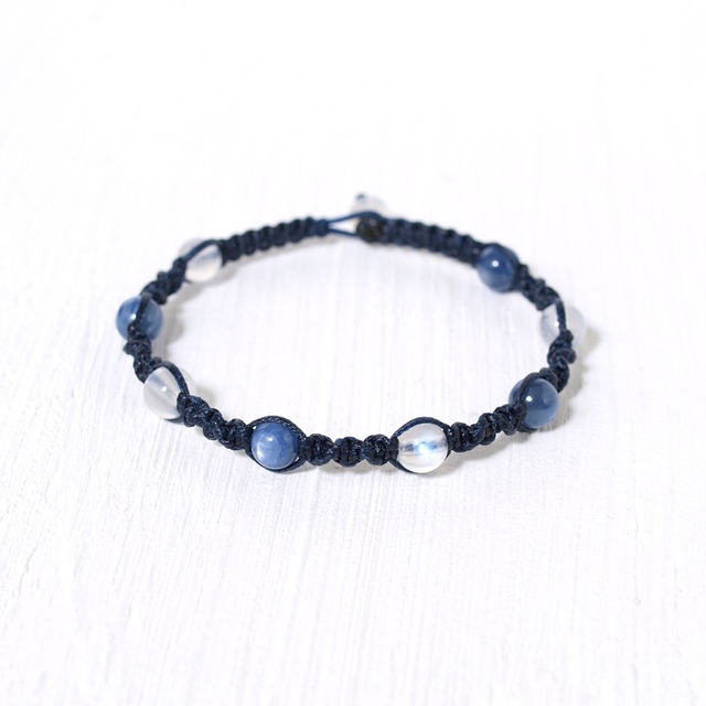 ペリステライト＋カイヤナイト６ミリ玉ナチュラルマクラメブレスレット