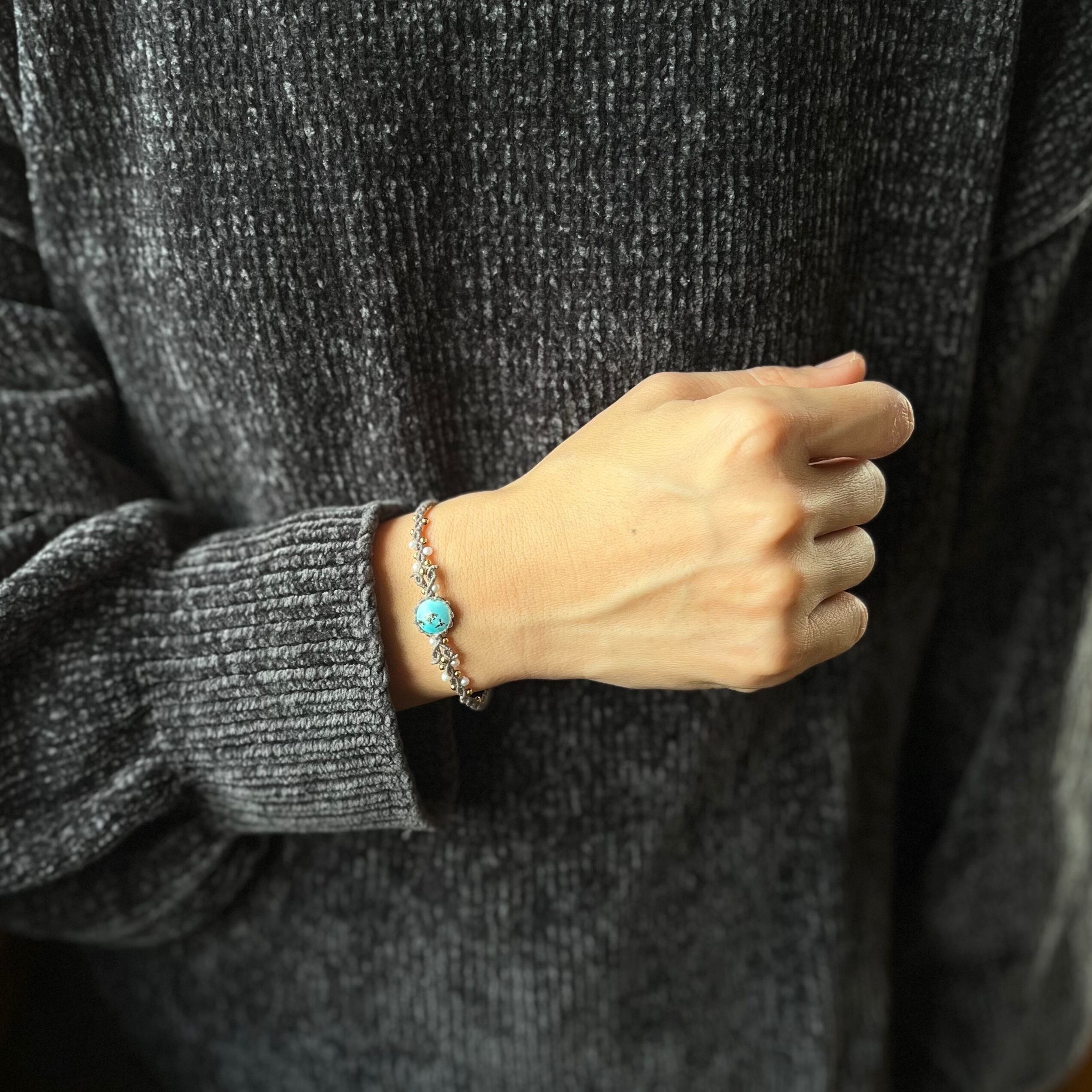ターコイズのマクラメ編み 天然石ブレスレット | SHANTi WALA