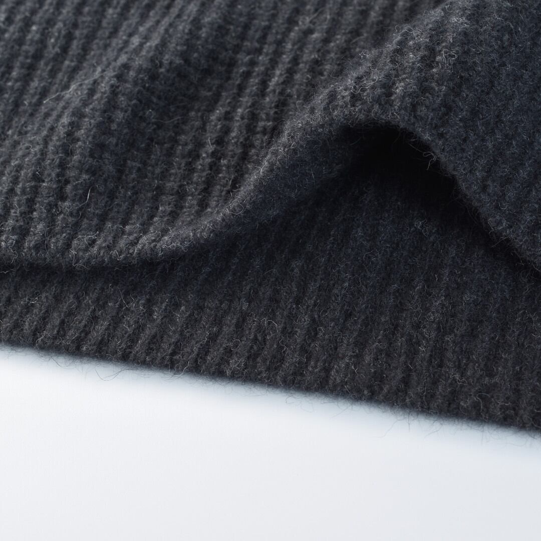 evam eva エヴァムエヴァ ウールフォックスプルオーバー・チャコール ブルーフォックスをブレンドしたふんわり柔らかなニットです。【送料無料】