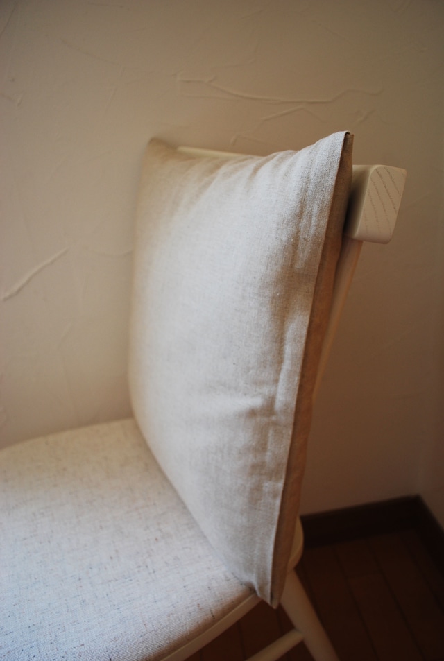 < se-ate>  背あてクッション