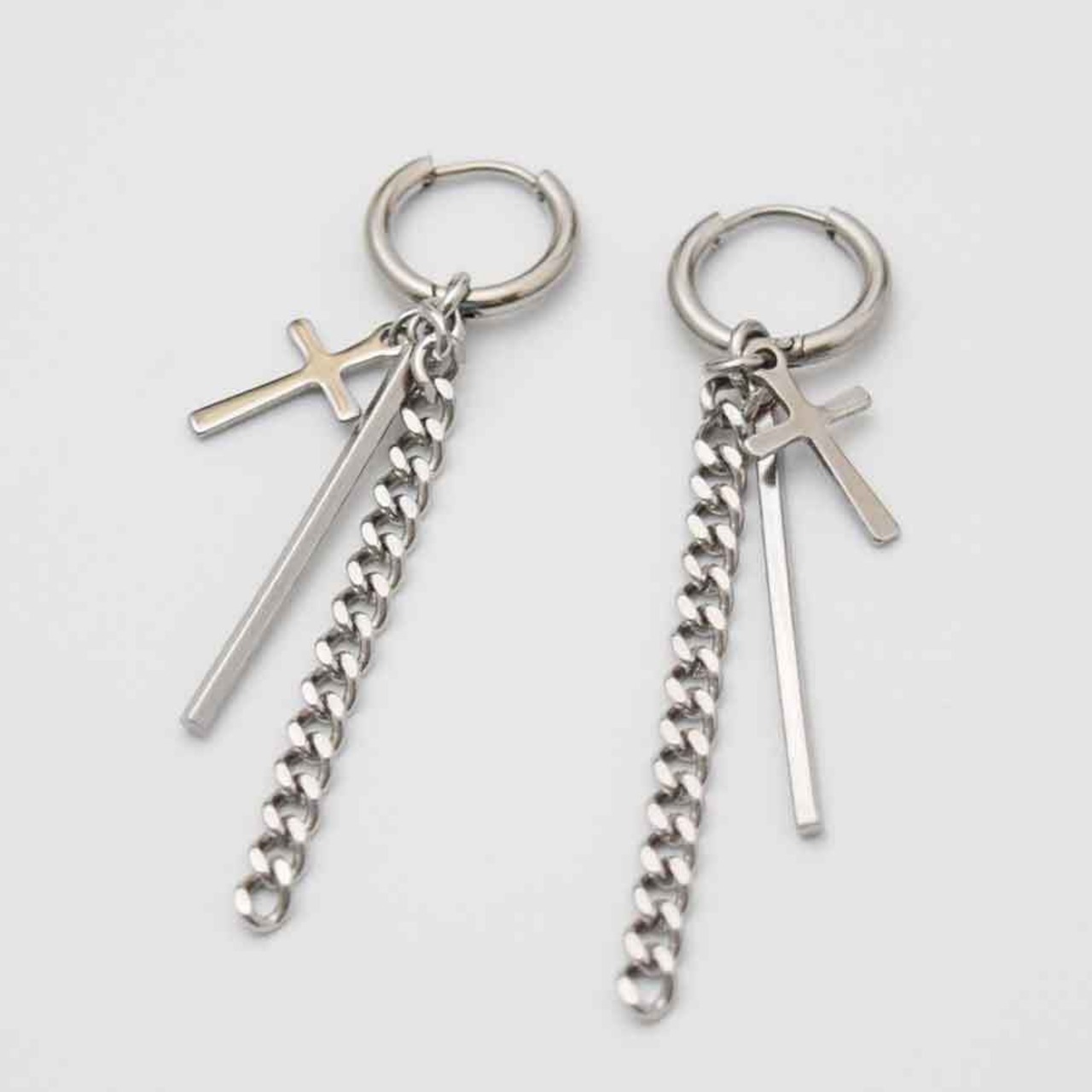 コンプリケイトフープピアス