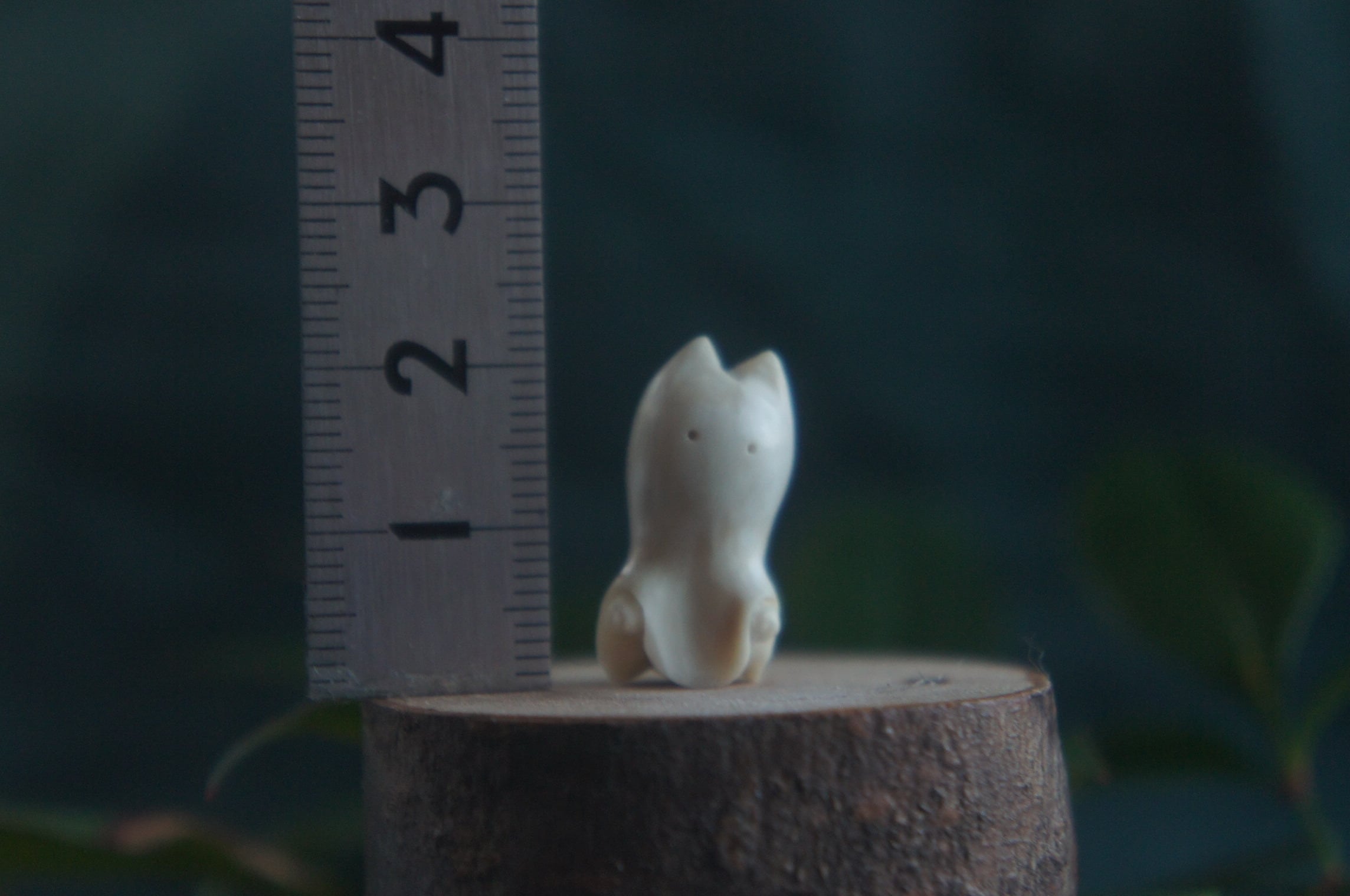 鹿角彫刻「兎角亀毛」猫にのっとられたおばけ【8】 | deer bone 