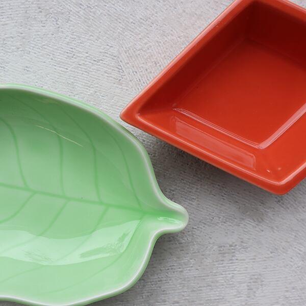 アウトレット】有田焼 小皿2種類（葉型グリーン・ひし型赤