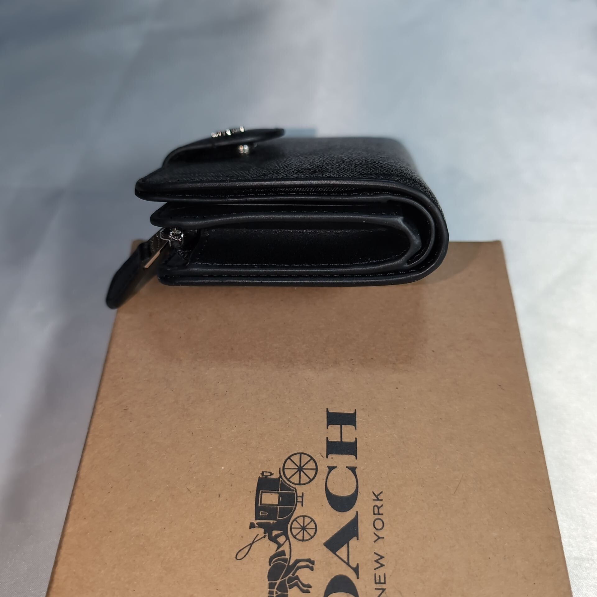 COACHコーチ 二つ折り財布 ミディアム コーナー ジップ ウォレット
