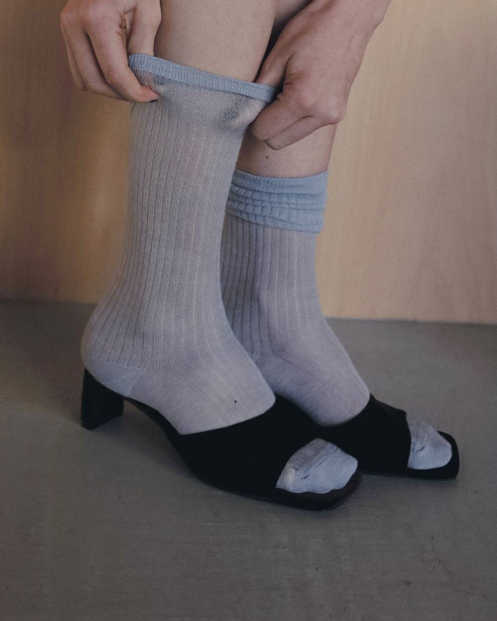 anuke(アンヌーク) Squaretoe Velour Mule | サウスオレンジ｜メンズ